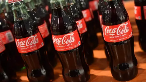 O motivo surpreendente pelo qual a Coca-Cola tem um gosto me