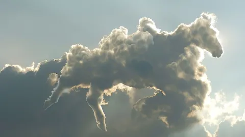 O que é a pareidolia, fenômeno que nos permite ver formas nas nuvens?
