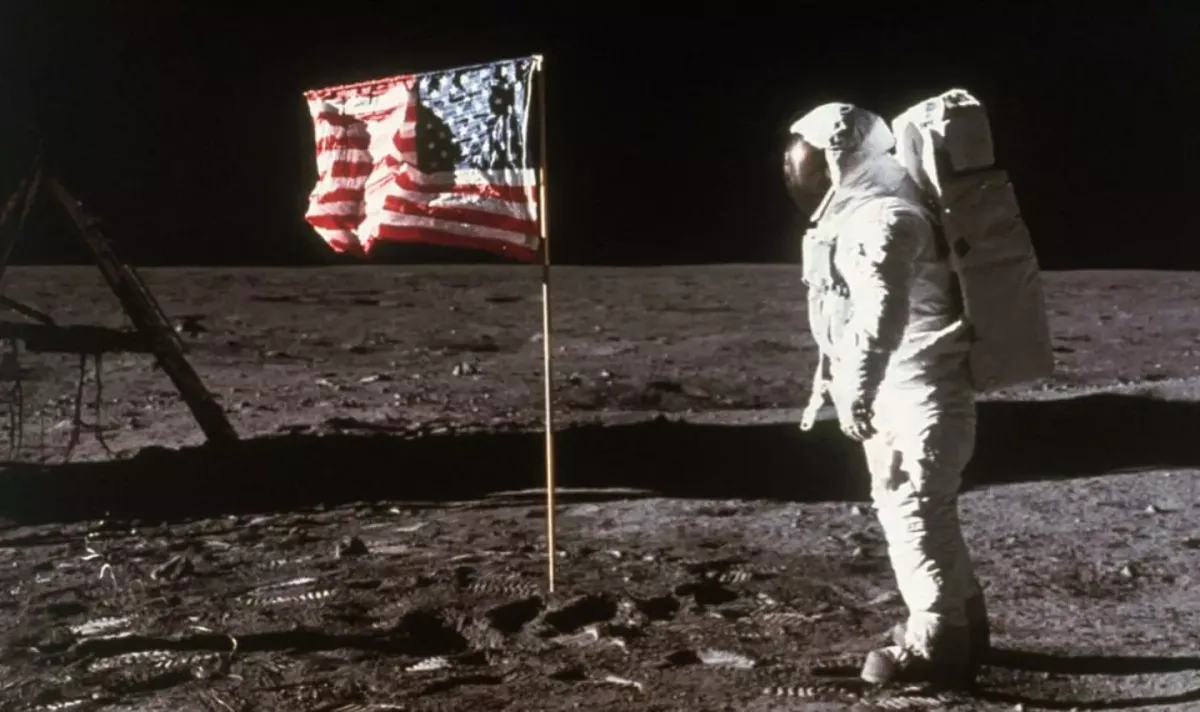 O que realmente aconteceu com a bandeira dos EUA na Lua?