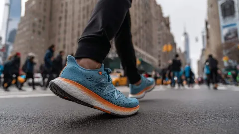 O que significa andar rápido nas ruas, segundo a psicologia?