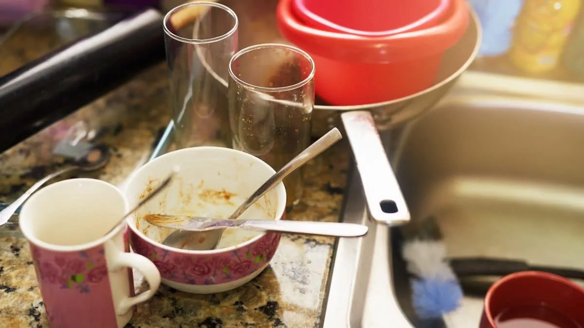 O que significa deixar a louça suja depois de cozinhar, segu