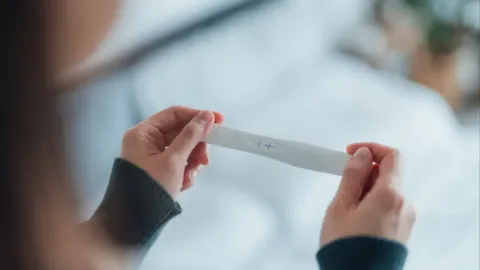 Pai e filho são proibidos de doar esperma após supostamente 