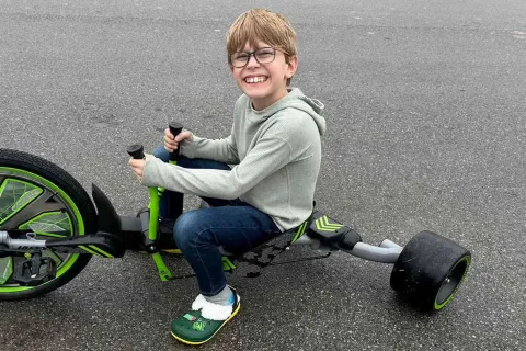 Pais de menino de 10 anos revelam apelido cruel que bullies 