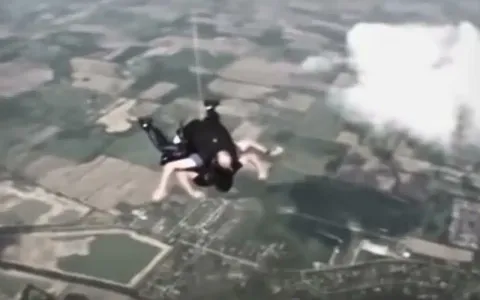 Palavras finais assustadoras do paraquedista quando ele percebeu que esqueceu de colocar o pára-quedas depois de pular