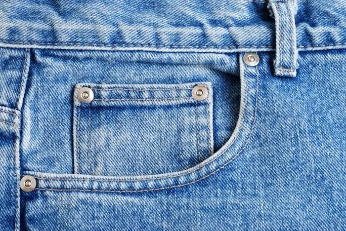 Para que serve o pequeno bolso dentro do bolso da sua calça