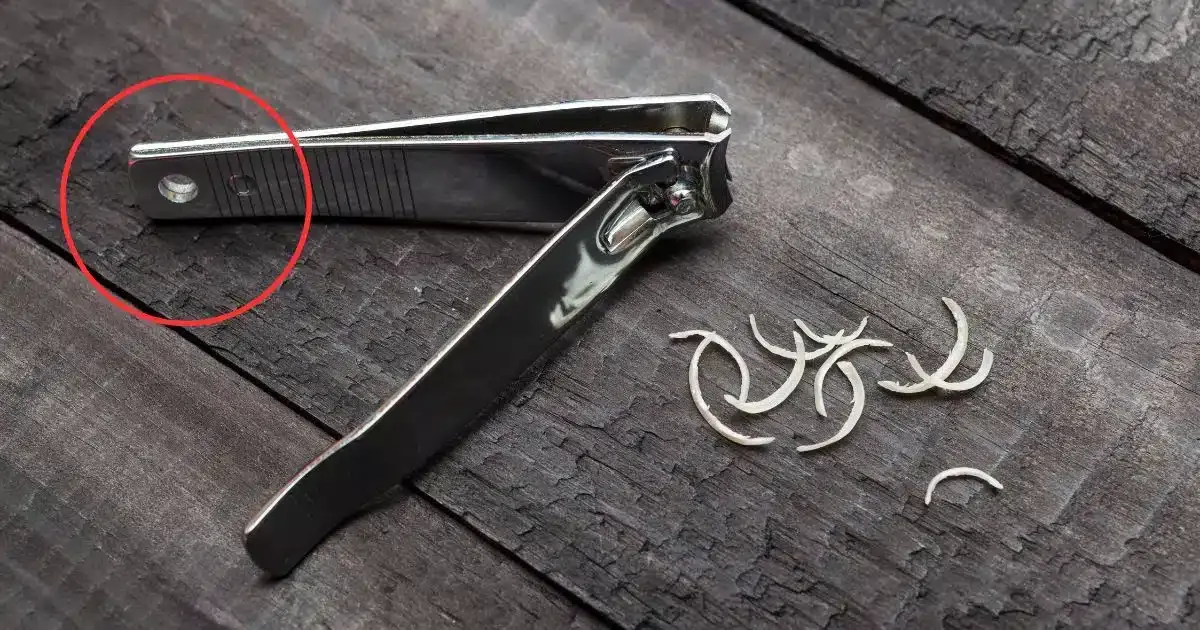 Para que serve o pequeno buraco no cortador de unhas?