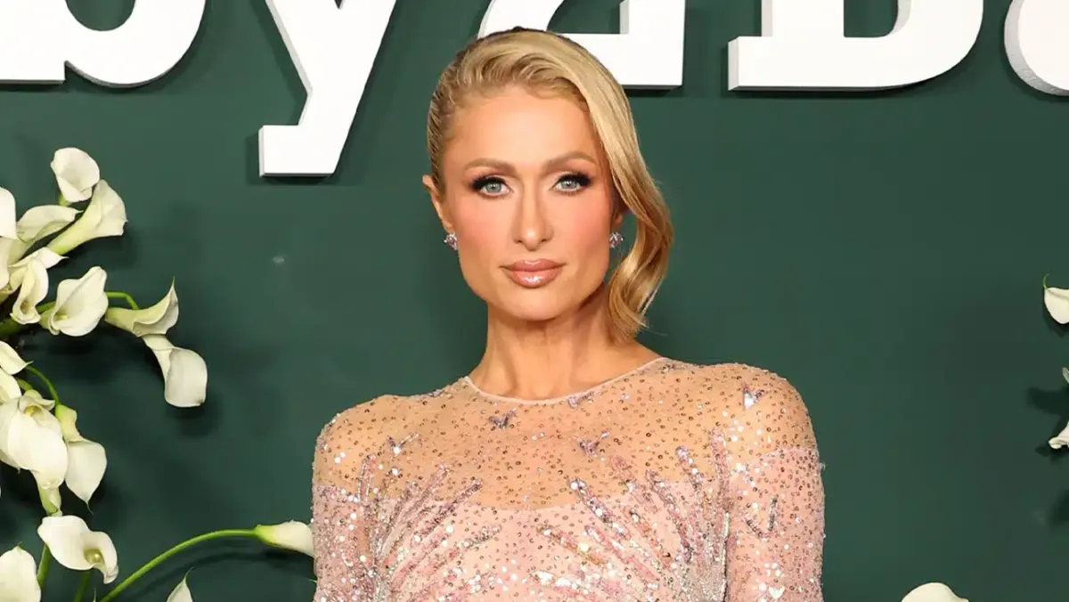 Paris Hilton faz declaração comovente após ver sua casa ‘ser
