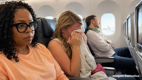 Passageira relata choro de três horas após negar troca de assento em voo