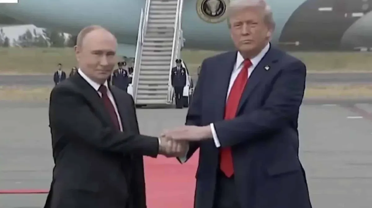 Pessoas ficam chocadas com o aperto de mão “puxado” de Trump