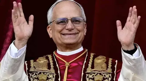 Pessoas ficam chocadas quando o recém-eleito Papa Leão tuíta