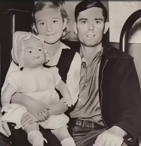 Pessoas ficam “enojadas” após descobrirem o casamento pertur