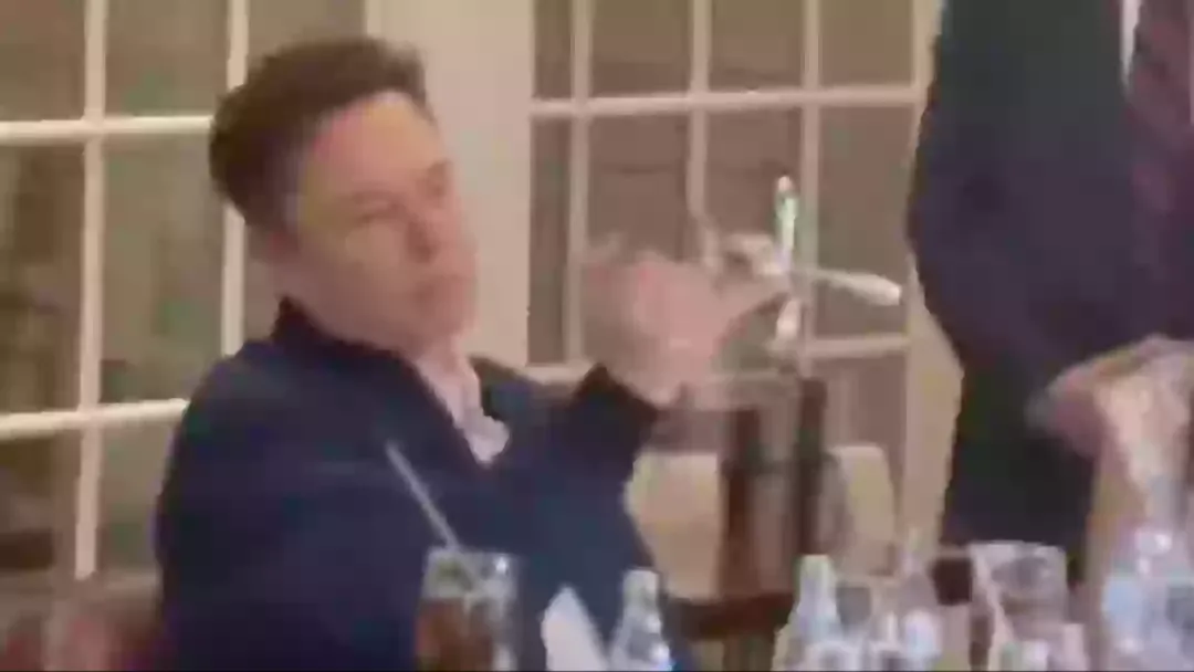 Pessoas ficam perplexas após bizarro vídeo de Elon Musk brin