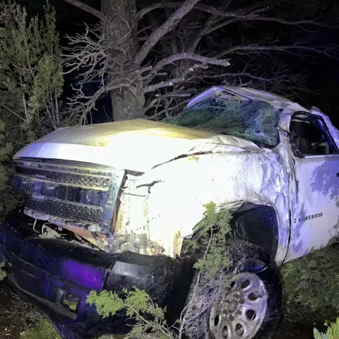 Polícia emite alerta após adolescente de 13 anos embriagada bater carro a 160 km/h com criança de 11 anos no banco do passageiro