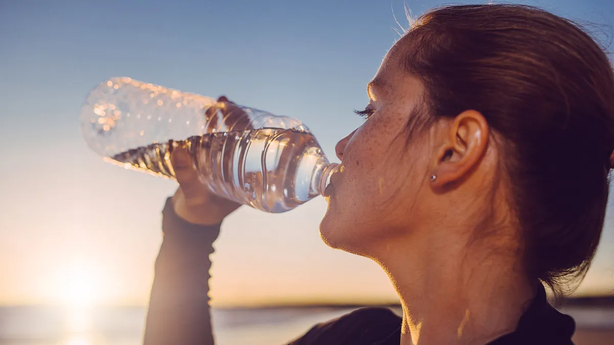 Por quanto tempo é seguro beber água da mesma garrafa, segun