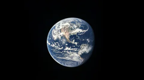 Por que a rotação da Terra inclinou quase 80 centímetros?