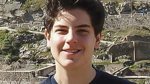 Por que adolescente foi apelidado de “influenciador de Deus”