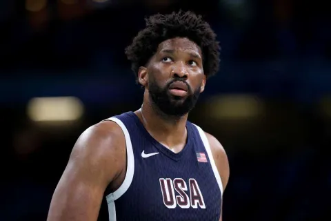 Por que Joel Embiid, dos EUA, tem sido vaiado nos Jogos de P