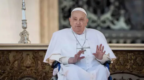 Por que o Papa Francisco vai romper com a tradição e não ser