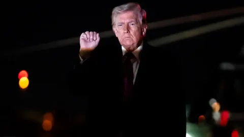 Porta-voz de Trump é obrigado a responder a alegações de que