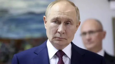 Putin dá resposta direta às alegações de que planeja atacar a Europa em meio a temores de uma Terceira Guerra Mundial
