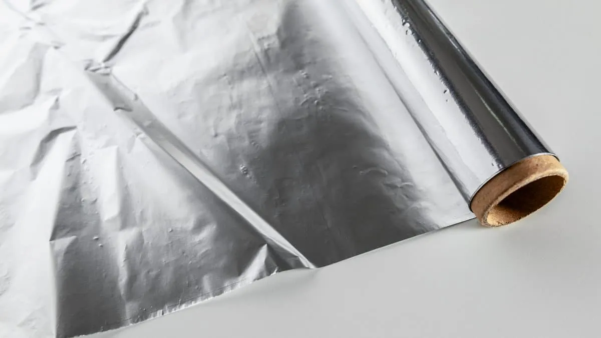 Qual o lado correto para usar o papel alumínio? A verdade fo