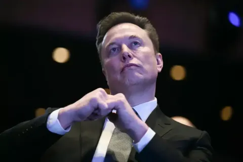 Quanto cada pessoa no mundo receberia se Elon Musk dividisse igualmente sua fortuna de US$ 1,4 trilhão?