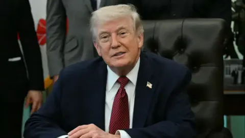 Resposta inusitada de Trump ao ser questionado sobre seu ver