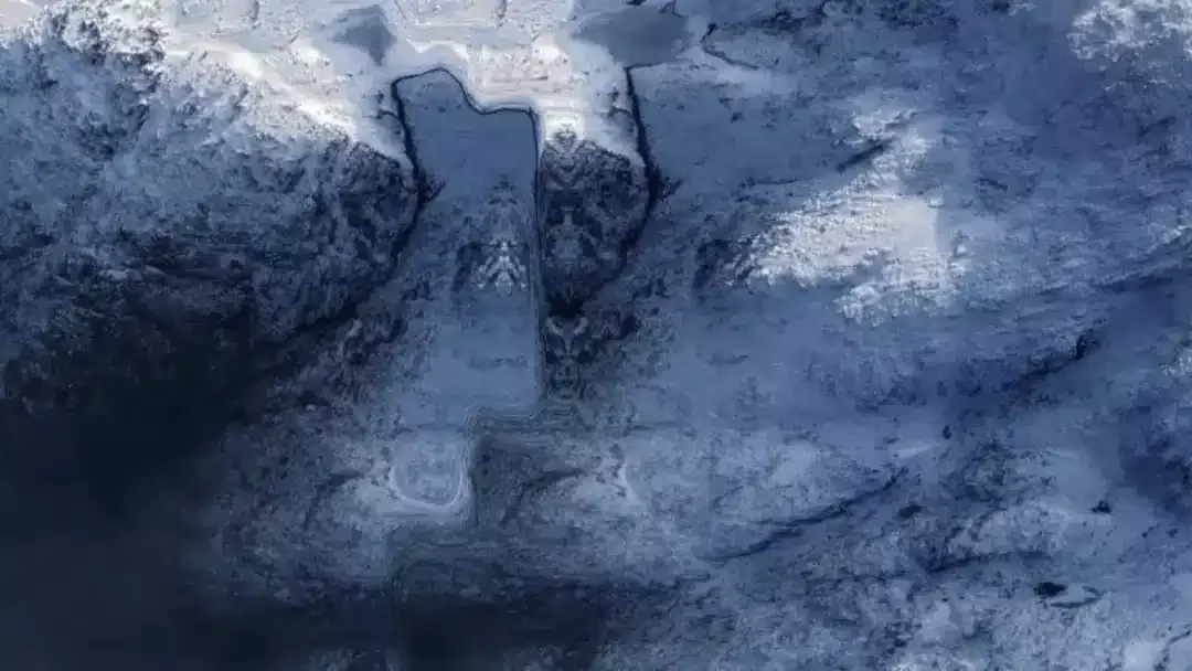 “Rosto demoníaco” visto nas montanhas no Google Maps está de