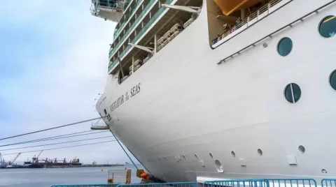 Royal Caribbean divulga comunicado após doença misteriosa se