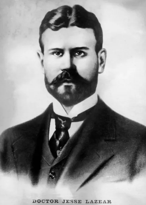 Simulação assustadora mostra como médico deixou mosquito mat