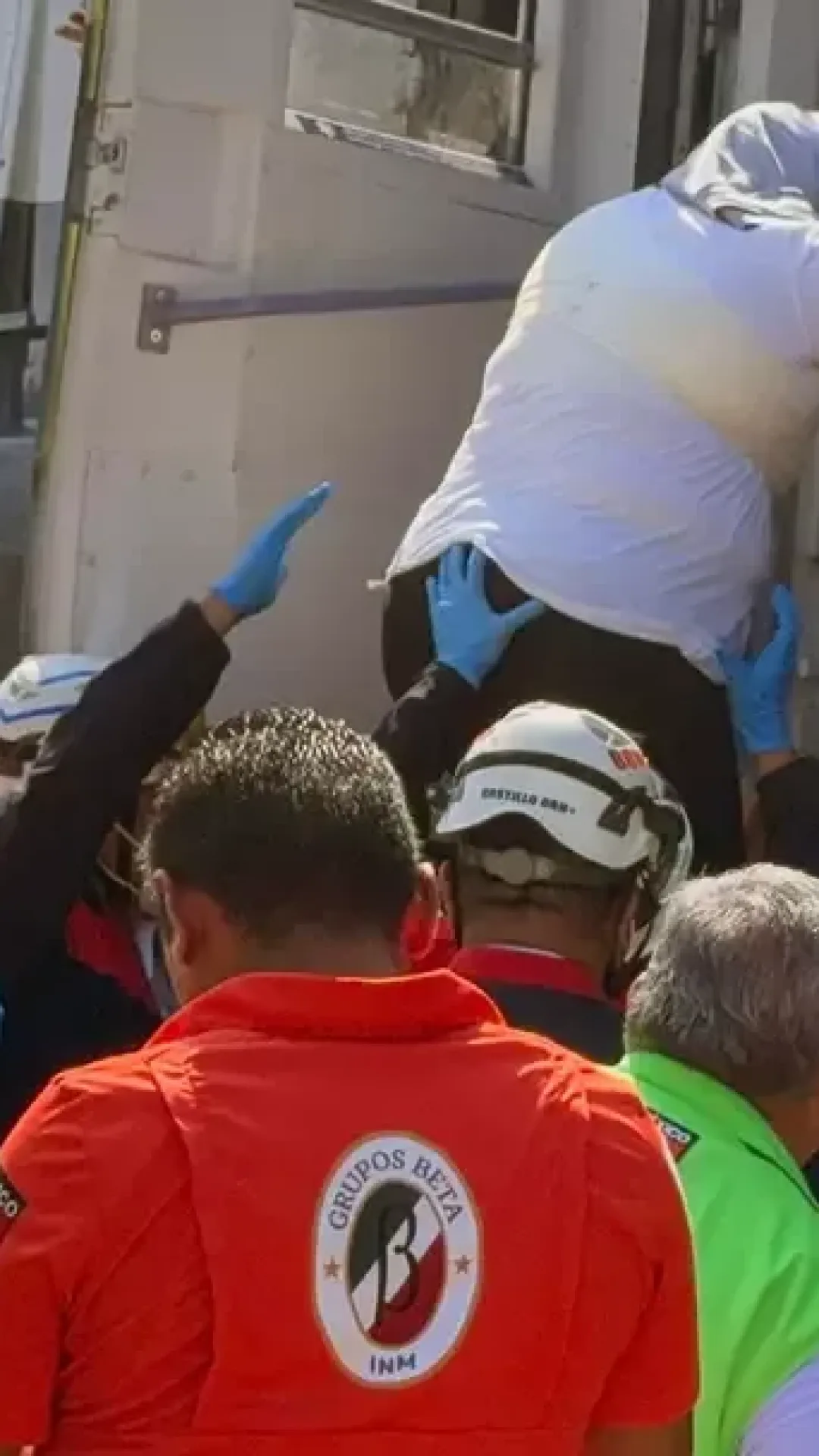 13 pessoas morreram e quase 100 ficaram feridas após um trem descarrilar no México
