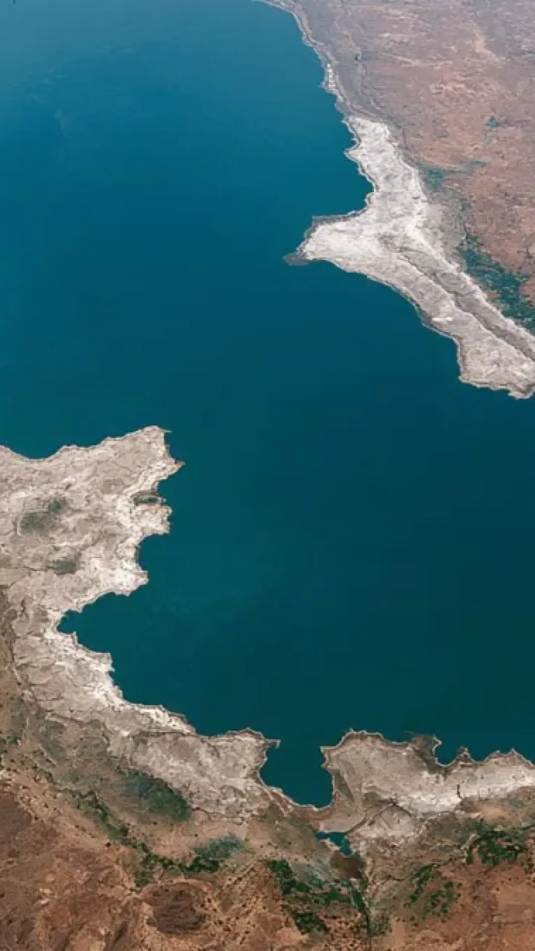 A África está se abrindo e ninguém pode impedir isso. Duas fendas colossais já avançam rumo à criação de dois novos oceanos