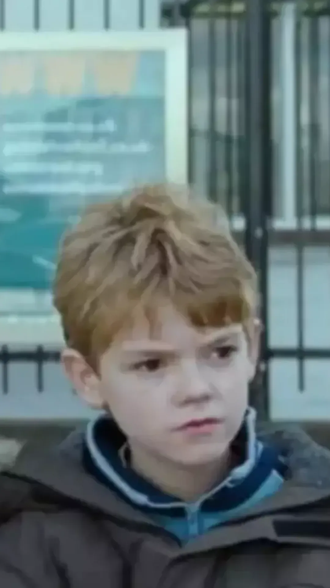 A diferença de idade impressionante entre Keira Knightley e Thomas Brodie-Sangster em Simplesmente Amor deixa as pessoas surpresas