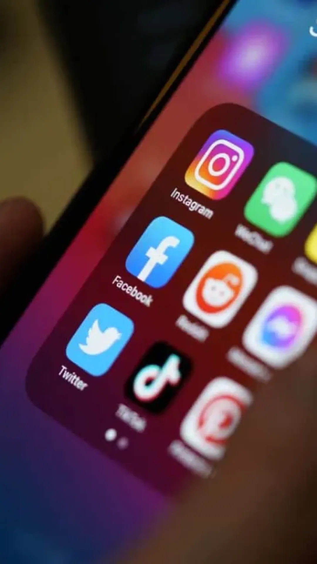 Alerta urgente emitido após 16 bilhões de senhas de redes sociais vazarem no “maior vazamento de dados da história”