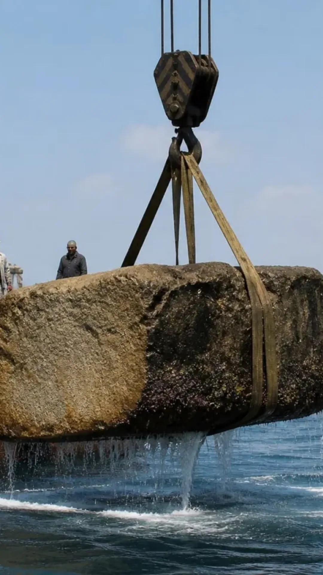 Arqueólogos encontram o maior tesouro da humanidade: recuperam do fundo do mar partes de uma das 7 maravilhas do mundo