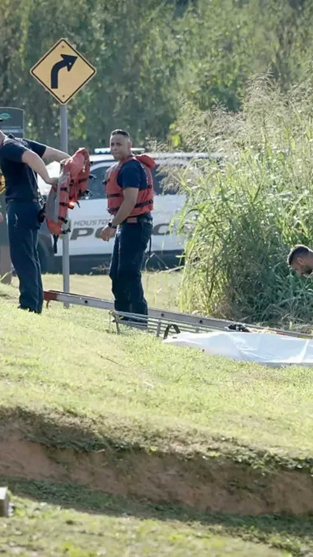 Autoridades falam sobre temores de um serial killer após 16º corpo ser retirado do mesmo canal
