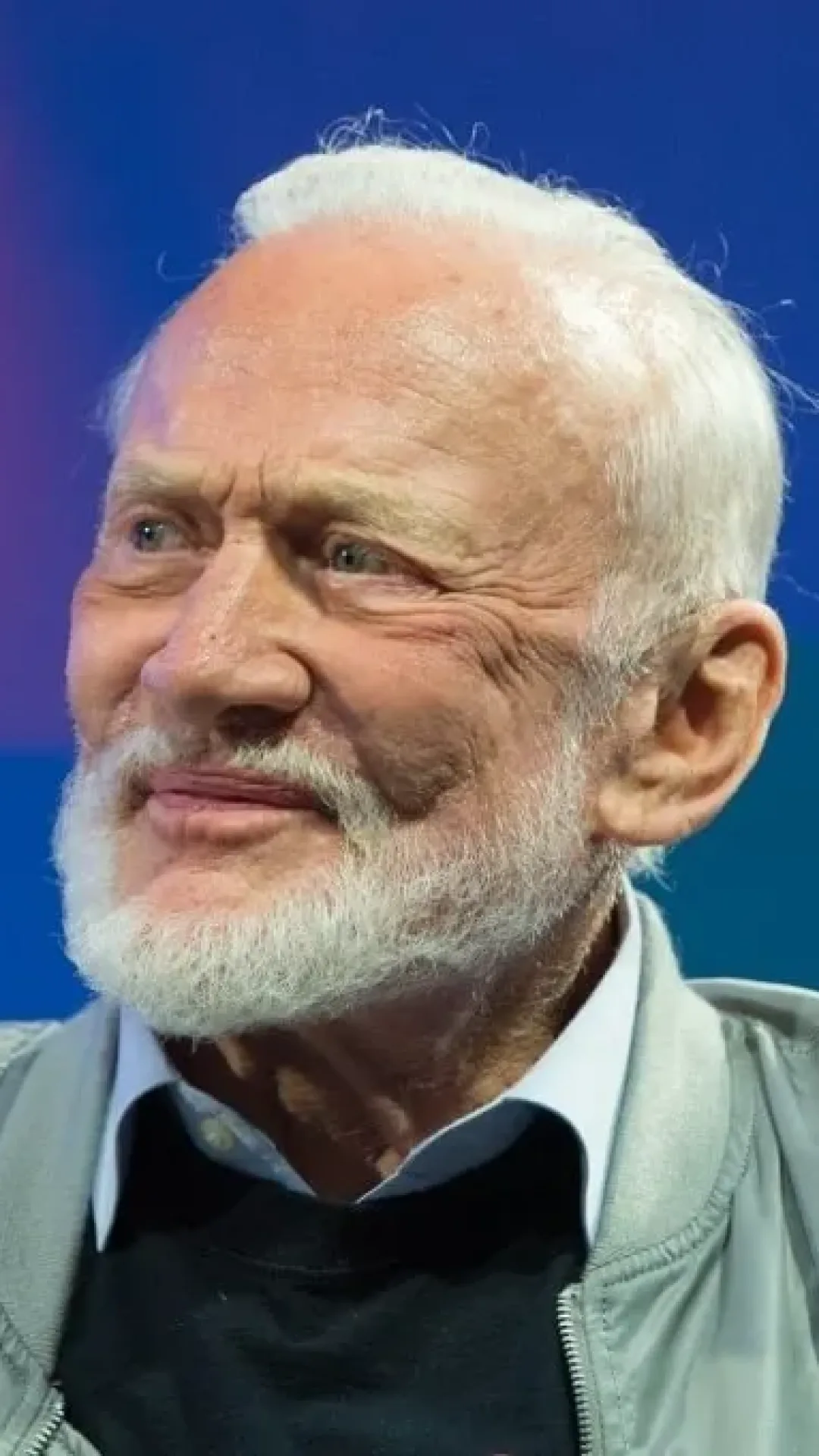Buzz Aldrin teve uma resposta violenta quando um teórico da conspiração o acusou de falsificar o pouso na Lua