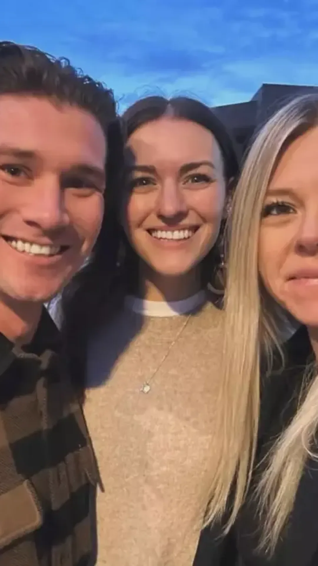 Casal que começou a se relacionar com outra mulher juntos revela o que isso causou no relacionamento