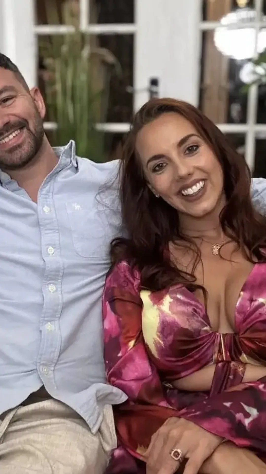 Casal swinger explica efeito “realmente estranho” que dormir com outras pessoas tem na vida sexual