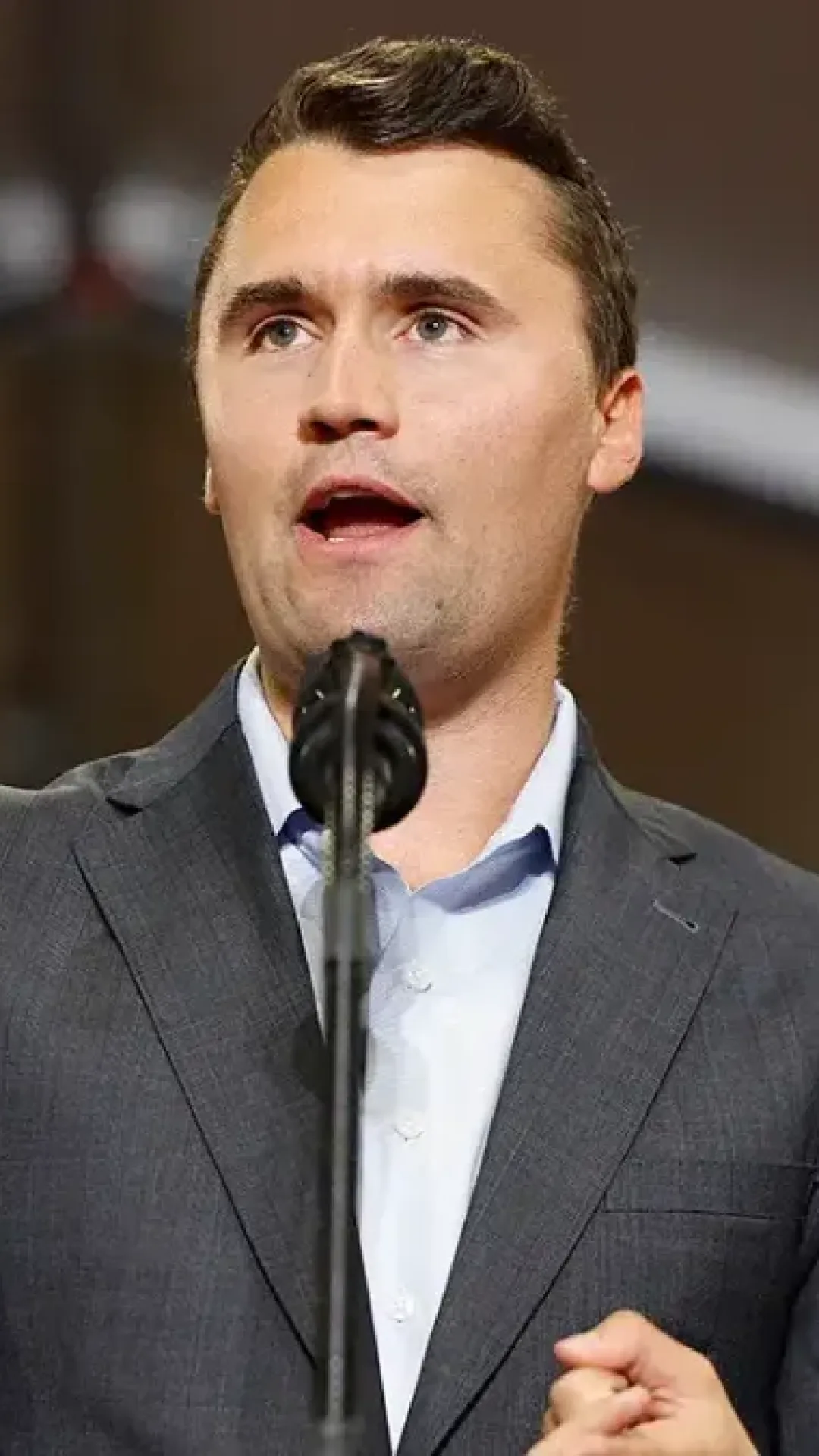 Charlie Kirk, famoso ativista conservador dos EUA, é baleado no pescoço em evento