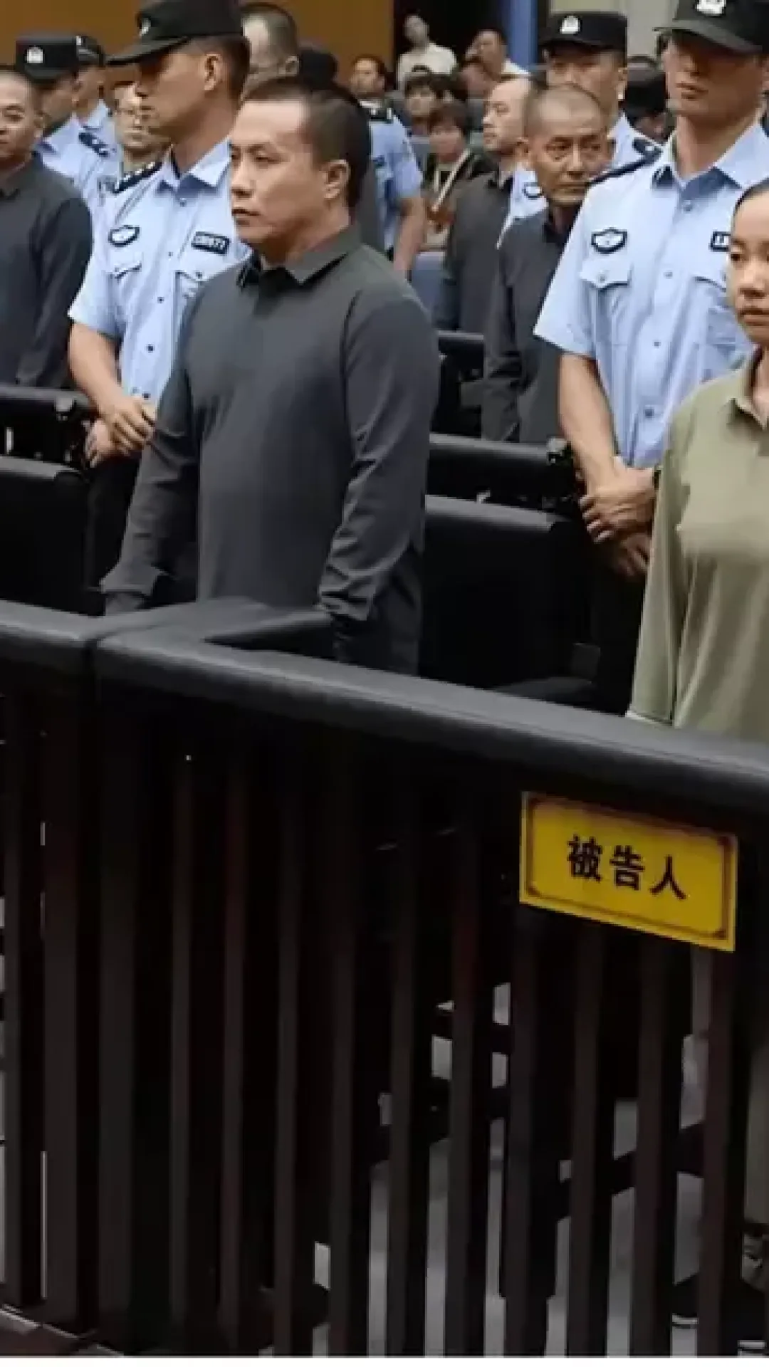 China executa 11 membros de uma notória família mafiosa que comandava uma rede de golpes bilionária