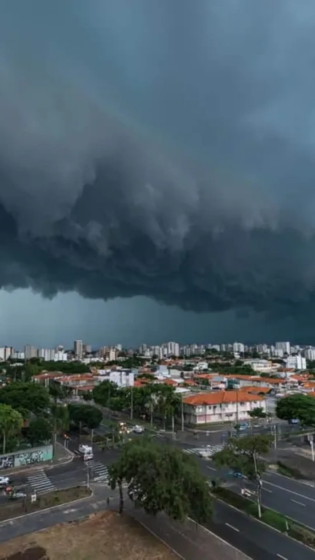 Ciclone ameaça várias cidades do Brasil com ventos de até 100 km/h