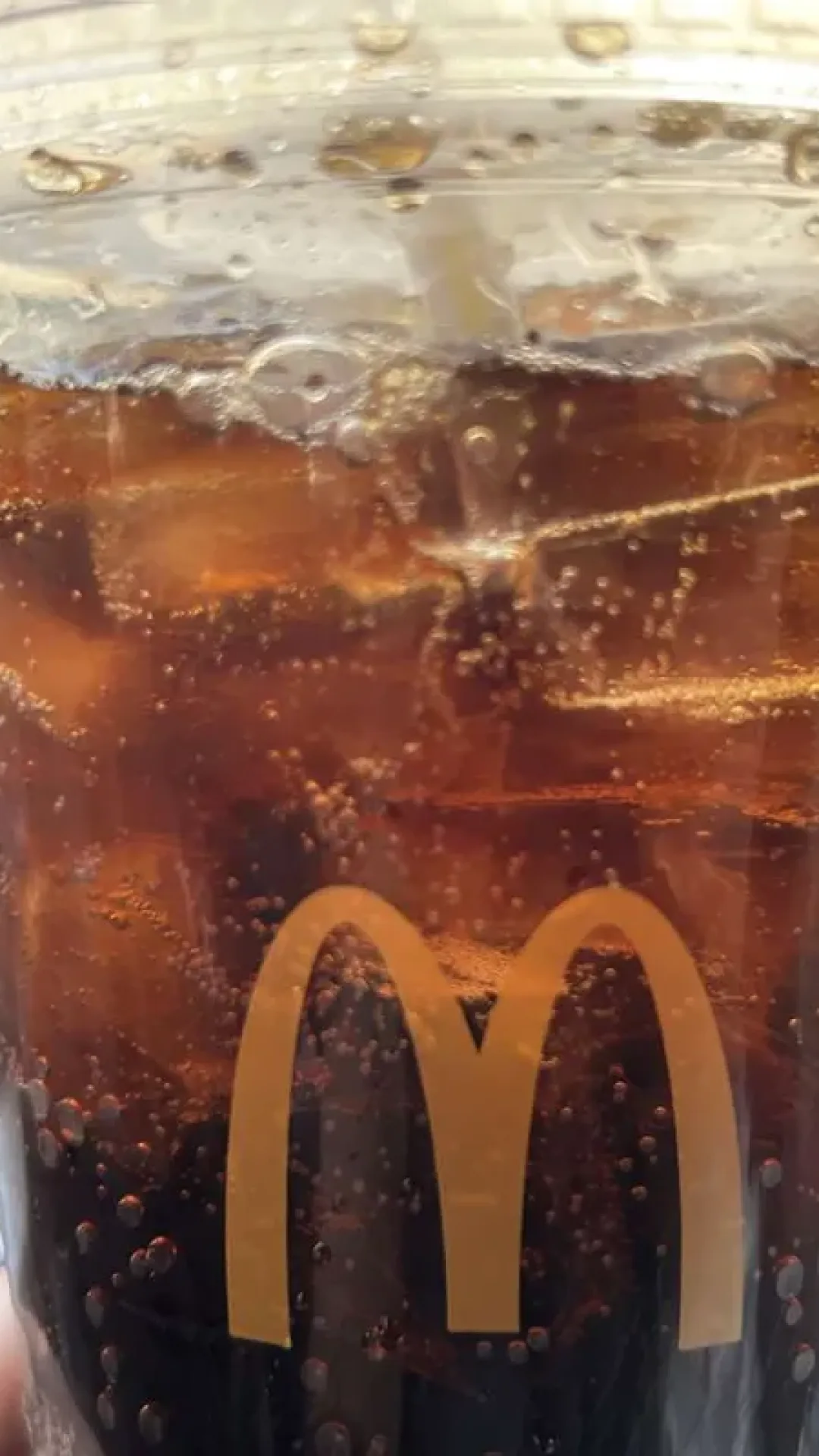 Cientista explica teoria de longa data sobre por que a Coca-Cola do McDonald’s tem um sabor melhor