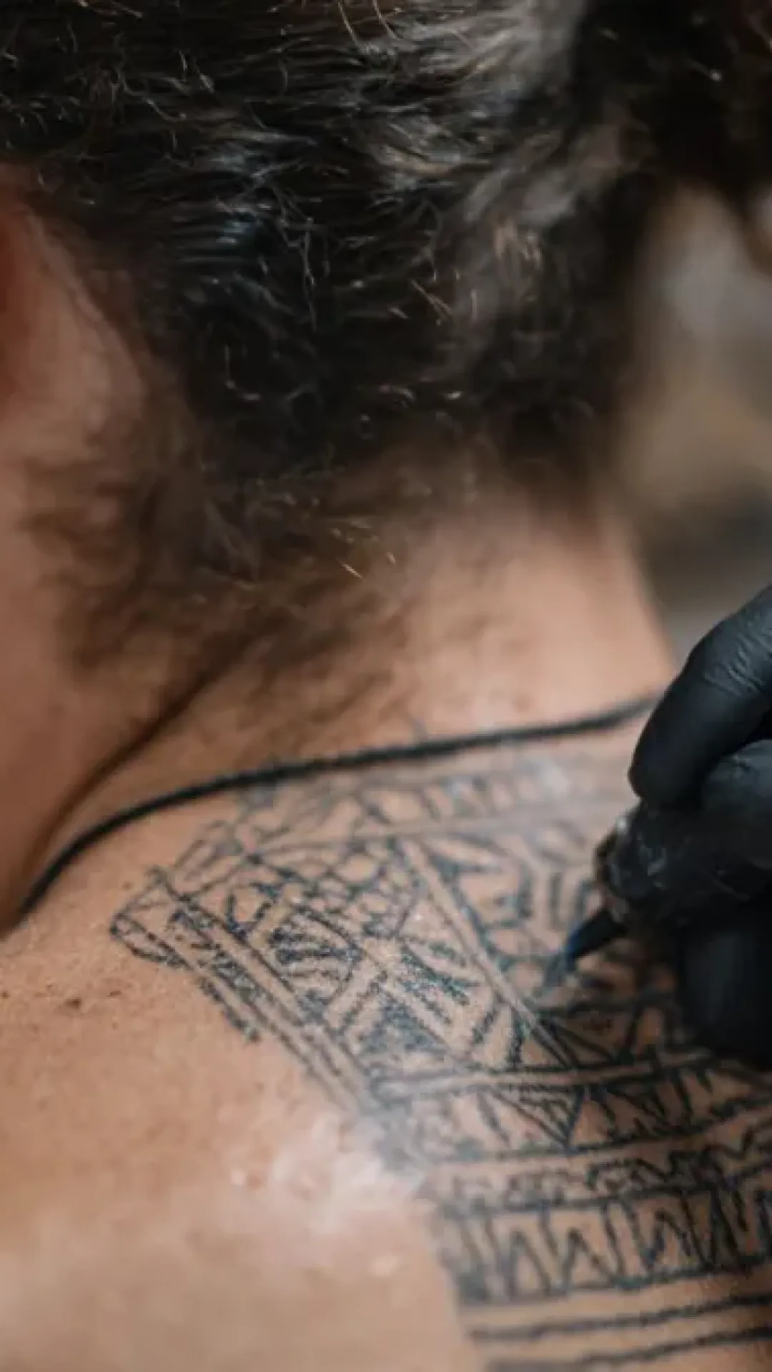 Cientistas revelam o que acontece com a tinta da tatuagem dentro do seu corpo, e se há risco de câncer