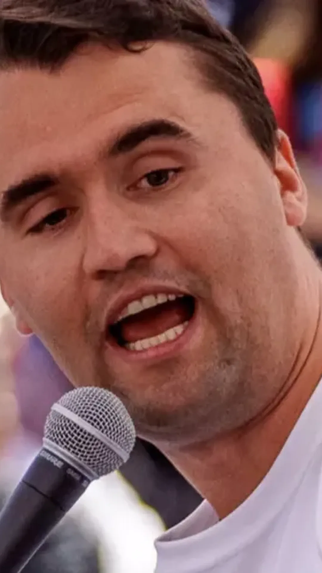 Cirurgião que operou o pescoço de Charlie Kirk revela “milagre final” que impediu outras mortes