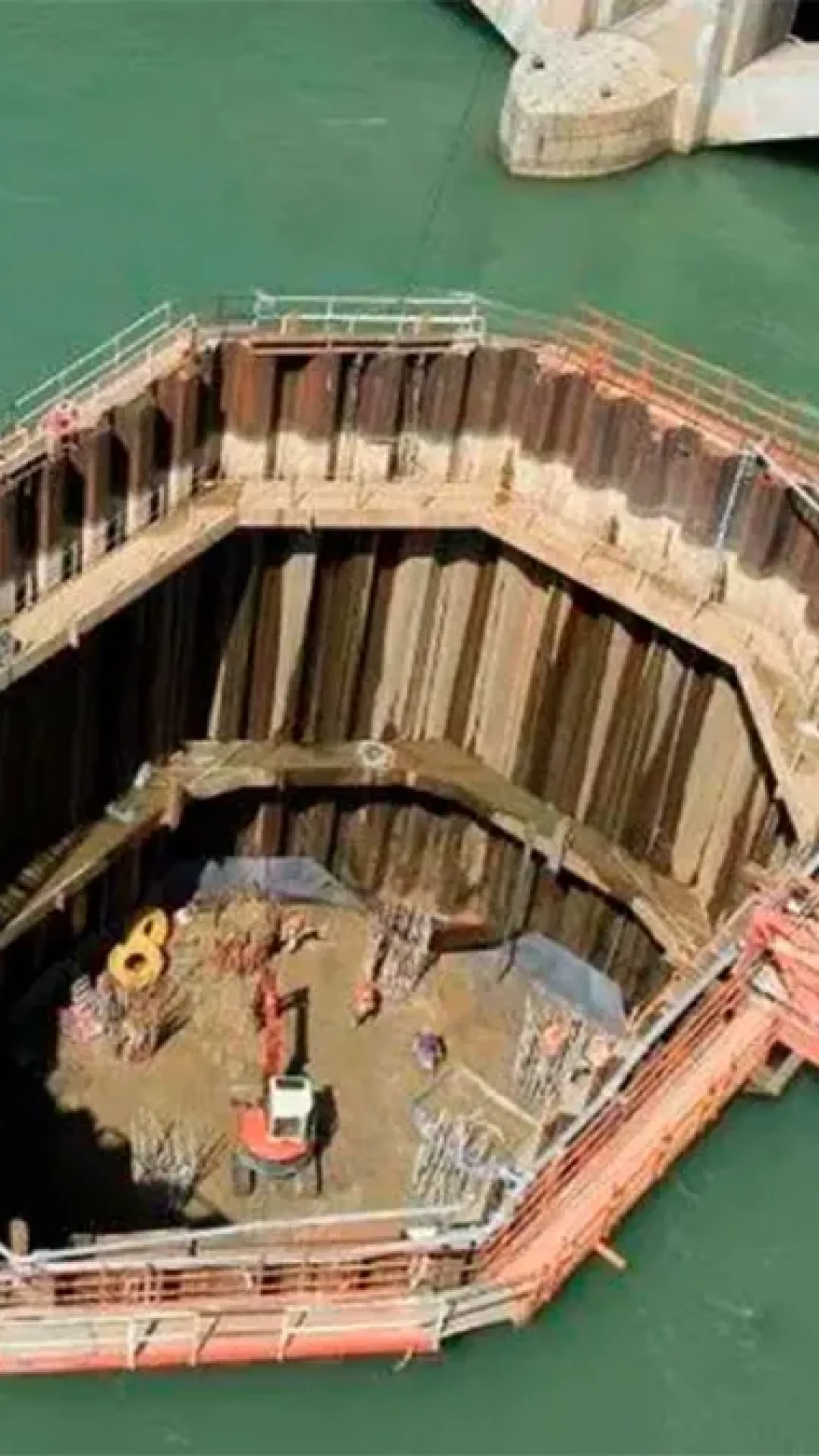 Como as pontes são feitas no mar ou rios?