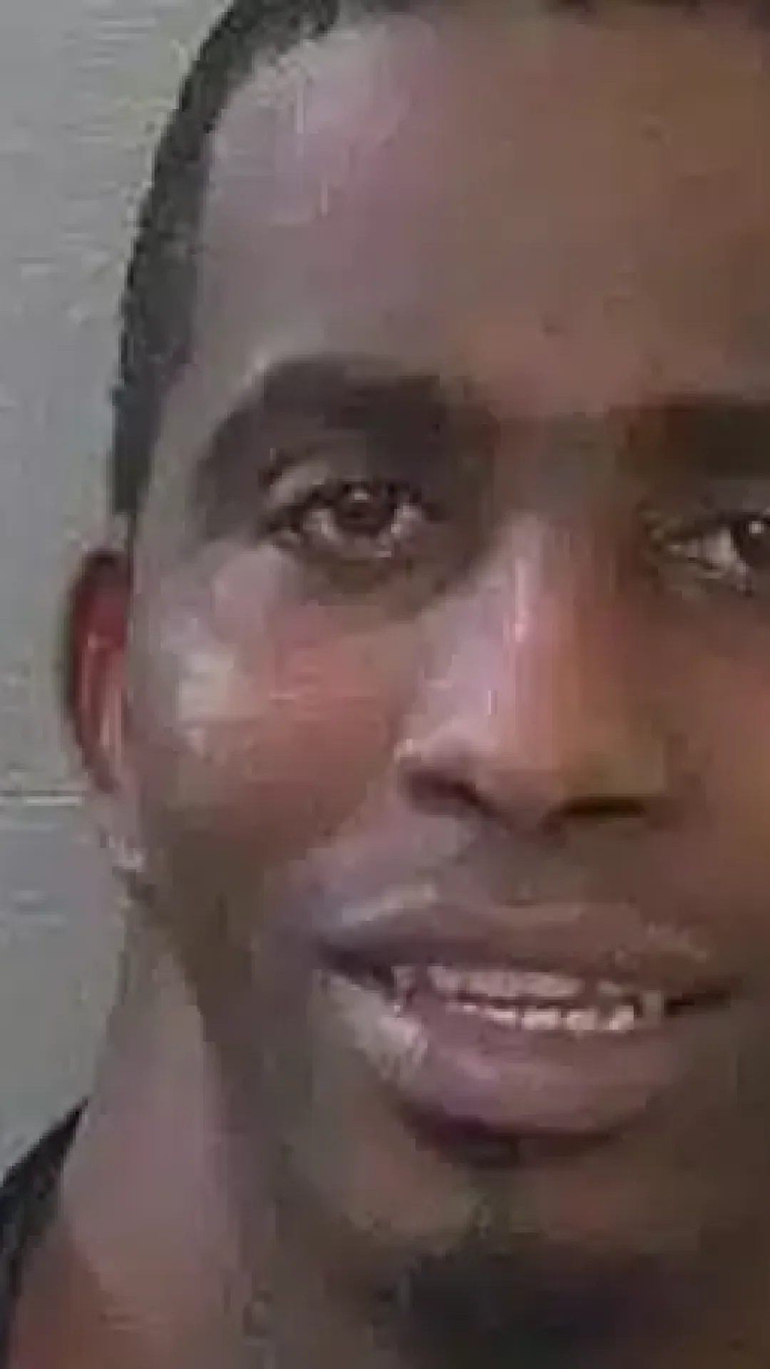Como o “cara do pescoço largo” está agora, oito anos após a foto policial viral