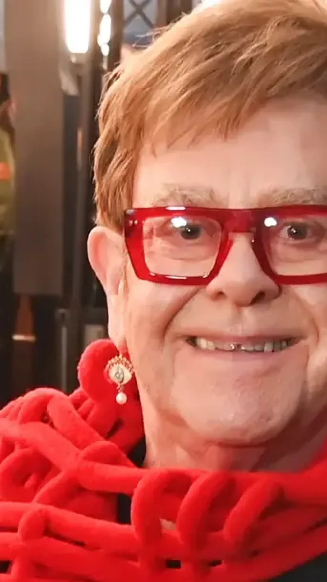 Elton John admite que “não sobrou muita coisa” dele ao revelar tudo o que já teve removido do corpo
