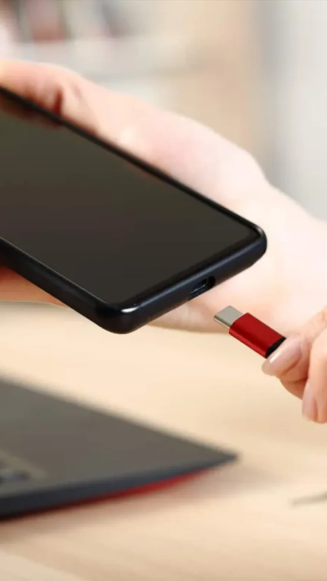 Especialistas explicam por que as pessoas nunca devem carregar o celular até 100%
