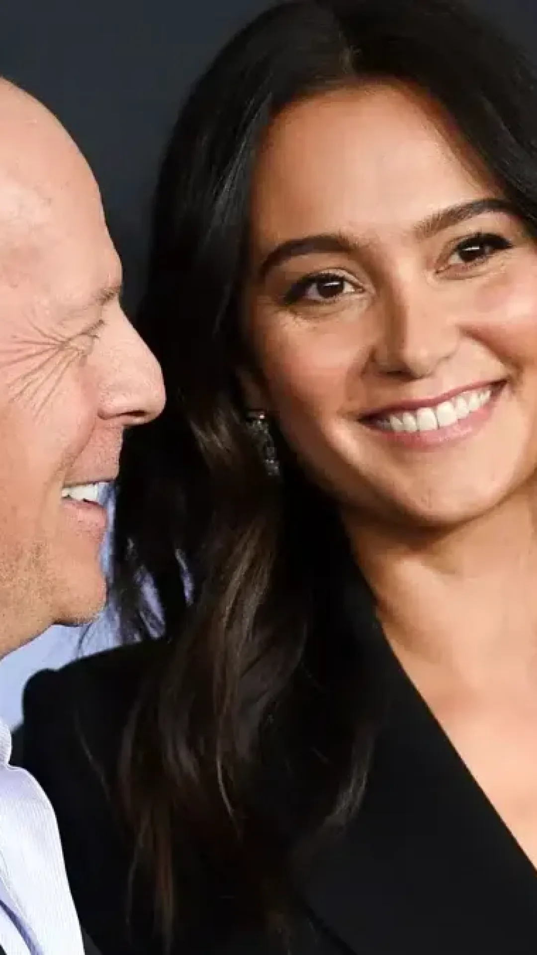 Esposa de Bruce Willis explica sintomas sutis que levaram o astro a ser diagnosticado com demência